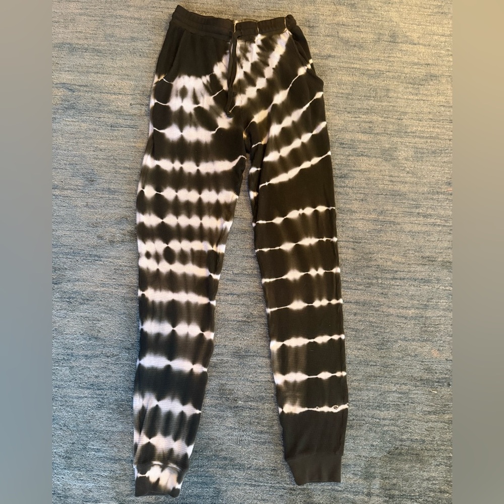 Strut-this Joggers, Emerald green - and White. Flattering fit with pockets.
